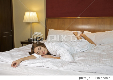 beautiful brunette woman 14077807