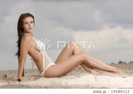 young fashion pretty sexy woman on the beach 14080122
