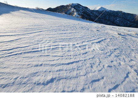 雪の風紋と剣山、ジローギュウ1 14082188