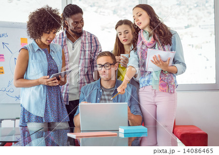 Fashion students working as a team Fashion students working as a team 14086465