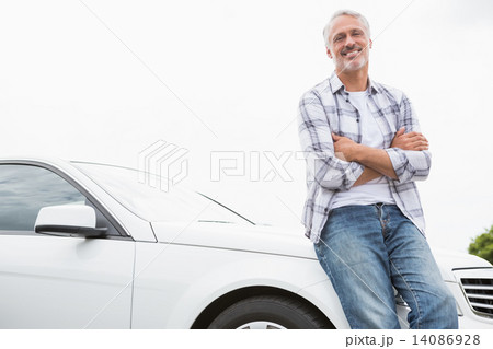 Man leaning on the bonnet Man leaning on the bonnet 14086928