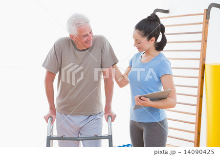 Coach encouraging senior man Coach encouraging senior man 14090425