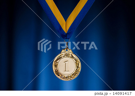 Gold medal on a dark blue background 14091417