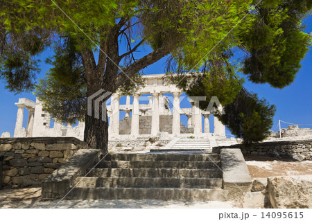 Ruins of temple on island Aegina, Greece 14095615