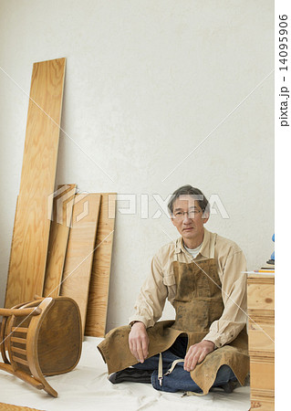 シニアと若者 シニアと若者 14095906