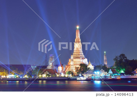 Wat Arun ( Temple of Dawn ) at night, Bangkok, Thailand. 14096413