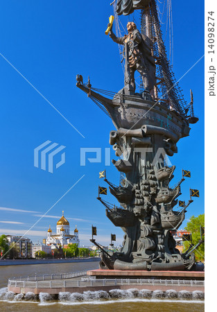 Monument to Peter the Great and Cathedral of Christ the Savior - 14098274