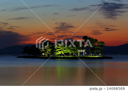 宍道湖 夕暮れの嫁ヶ島 宍道湖 夕暮れの嫁ヶ島 14098569