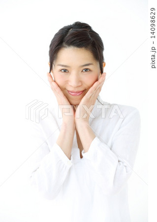 スキンケア・中年女性 スキンケア・中年女性 14098629