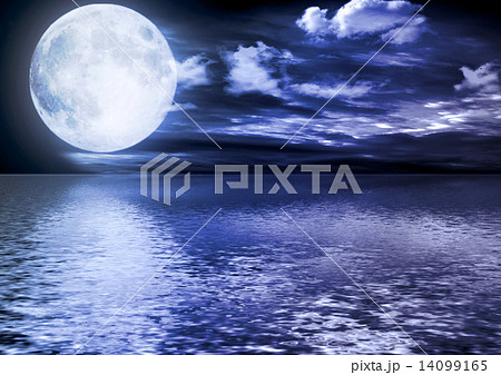 Full moon reflected in water 14099165