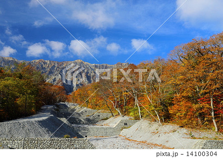 大山　三の沢の紅葉 14100304