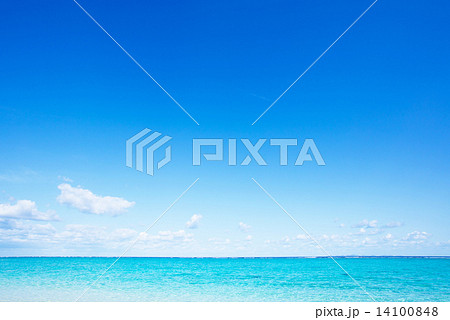 沖縄の海と青空 14100848