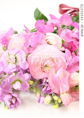 ラナンキュラスとストックとスイートピーの花束(縦 部分) ラナンキュラスとストックとスイートピーの花束(縦 部分) 14101270