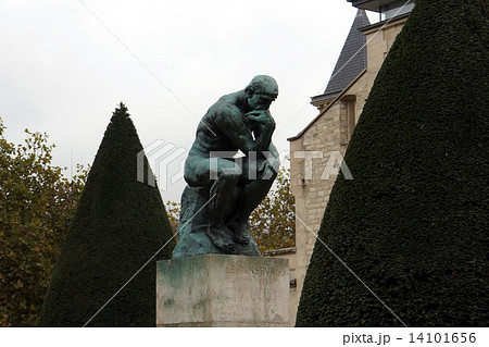 パリのロダン美術館の考える人像 14101656