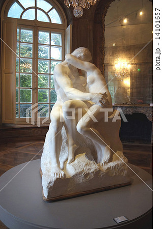 パリのロダン美術館の抱擁像 パリのロダン美術館の抱擁像 14101657