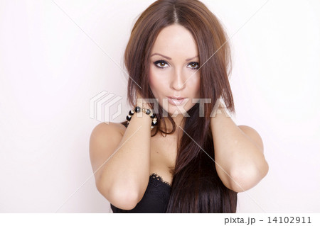 portrait beautiful brunette 14102911
