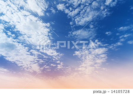 Blue and pink gradient of cloudy sky background 14105728
