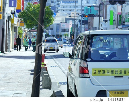 駐車違反監視員の取り締まり　正面zoom 14113834