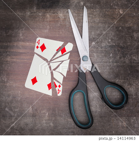 Concept of addiction, card with scissors Concept of addiction, card with scissors 14114963