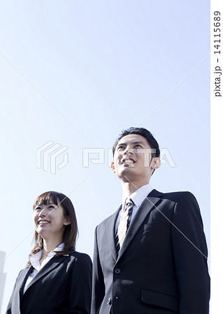 会社員2人 会社員2人 14115689