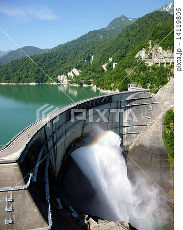 黒部第四ダムの観光放水 14119806