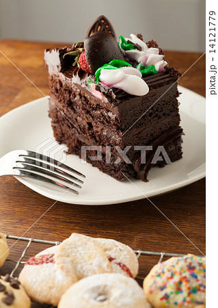 Chocolate Cake with Cookies 14121779