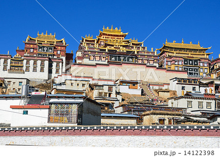 シャングリラの松賛林寺 14122398