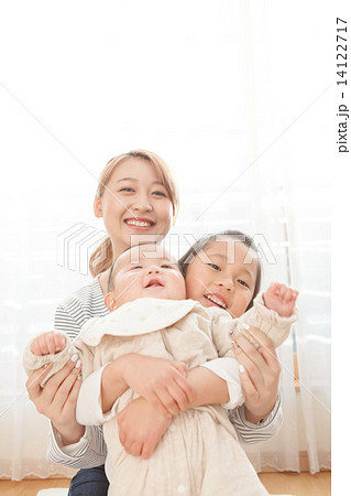strong woman 5 years old & 6 months old strong woman 5 years old & 6 months old 14122717