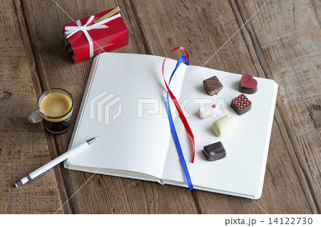 コーヒーと本とチョコレート 14122730
