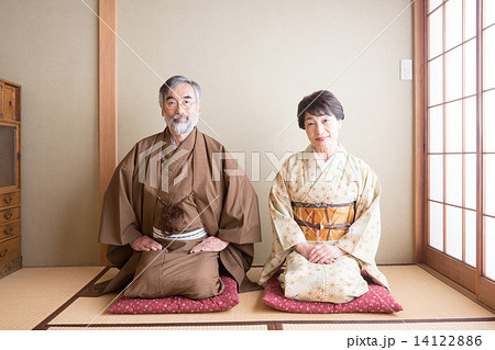 シニアの夫婦 着物 の写真素材 シニアの夫婦 着物 の写真素材