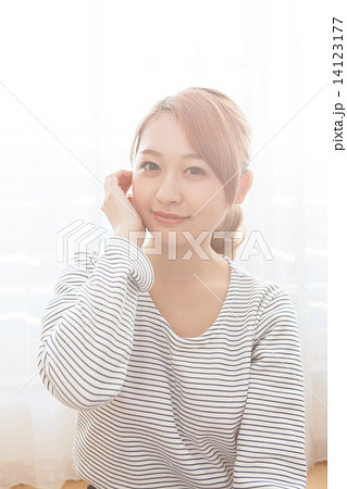 strong woman 14123177