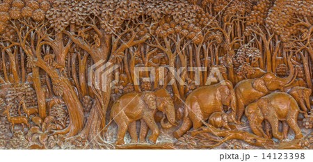 Wooden craving 14123398