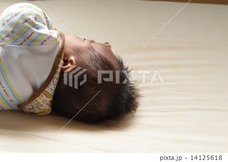 眠る赤ちゃん 眠る赤ちゃん 14125618