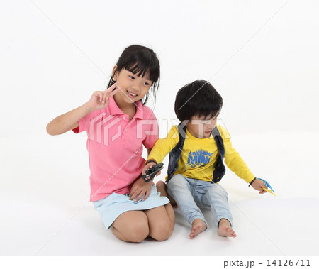 Children’s playing posing  14126711