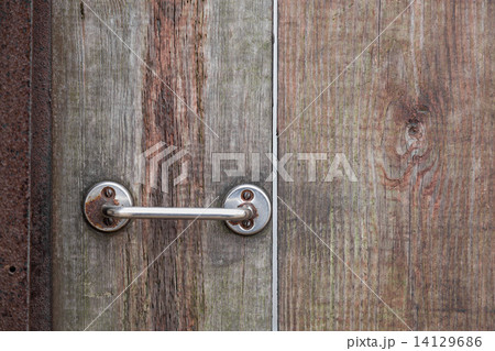 Door handle on wood background 14129686