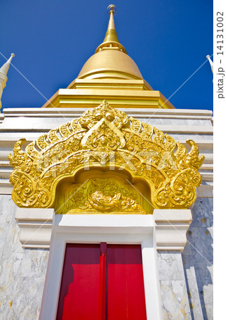 Golden stupa, Temple at Chiang Rai, Thailand Golden stupa, Temple at Chiang Rai, Thailand 14131002