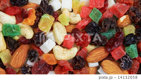 dried fruits and nuts 14132058