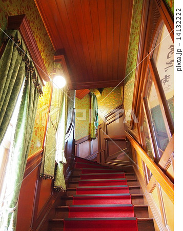 古い屋敷の階段 14132222