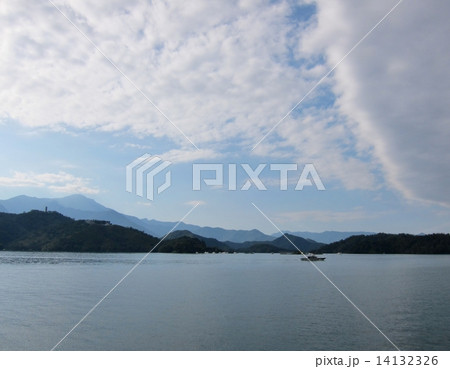台湾　南投県　日月潭 (にちげつたん)　ラル島付近 14132326