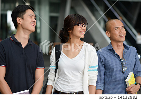 Young adults in campus 14132982