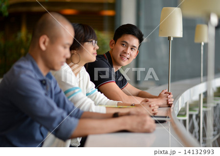 Young adults in campus 14132993