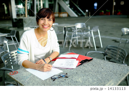 Young female pan-asian student in campus 14133113