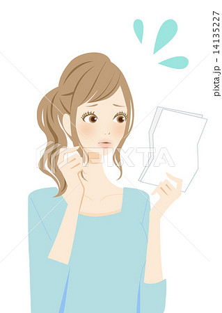 書類を確認する女性　トラブル 14135227