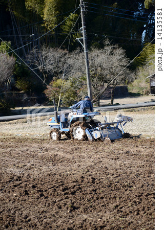 農耕作業 14135581