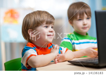 happy kids looking at laptop 14136183