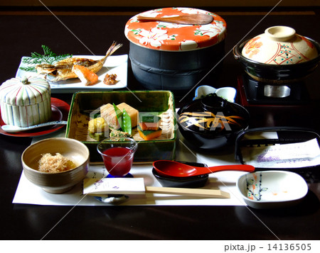 旅館の朝食 14136505