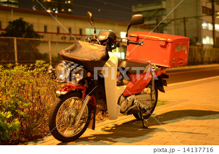 夕闇の郵政カブ 14137716