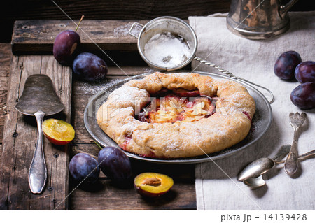 Cake with plums 14139428