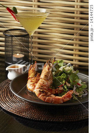 Grill Tiger prawns salad Grill Tiger prawns salad 14144725