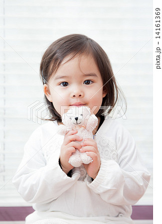 幼い女の子のポートレート 幼い女の子のポートレート 14161369